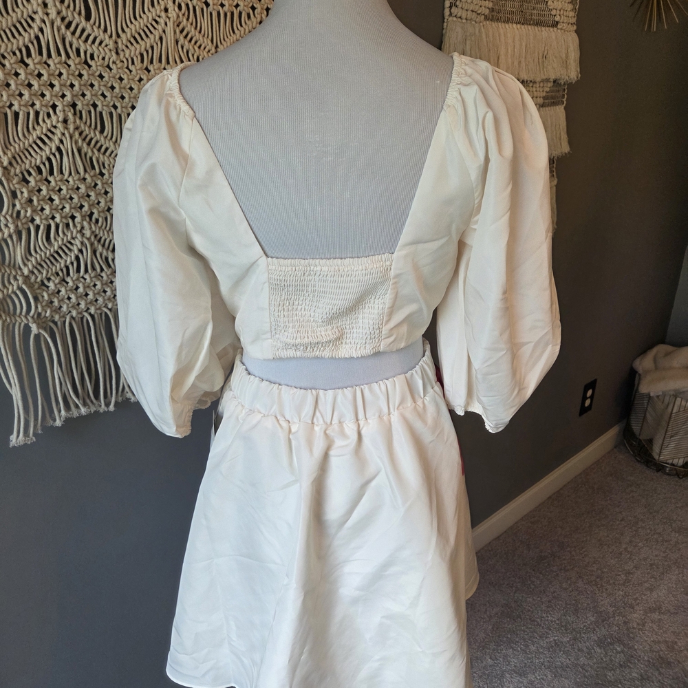 Express Cutout Cream And Floral Dress - Picture 3 of 5